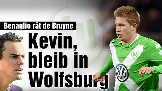 白衣下边是红衣，香港行期间一阿森纳球迷卧底在热刺球迷看台