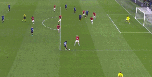 告别队长，热刺球员赛后在球场上将孙兴慜高高抛起